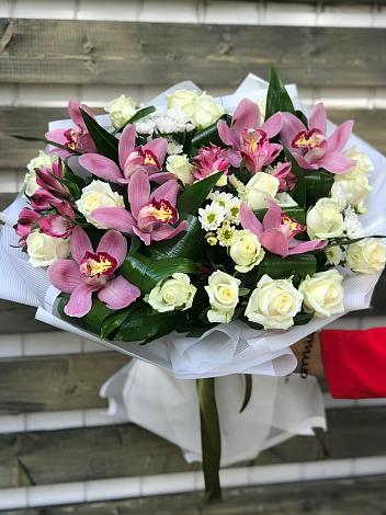 Букет цветов из: Розы и Хризантемы в Радченко