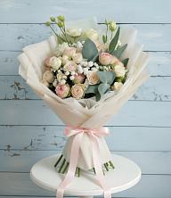 Букет цветов из:  Розы и Лизиантусы в Радченко