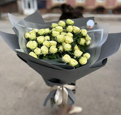 Букет Белые кустовые розы Солинеро в Радченко