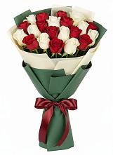 Букет Микс из красных и белых роз в Радченко