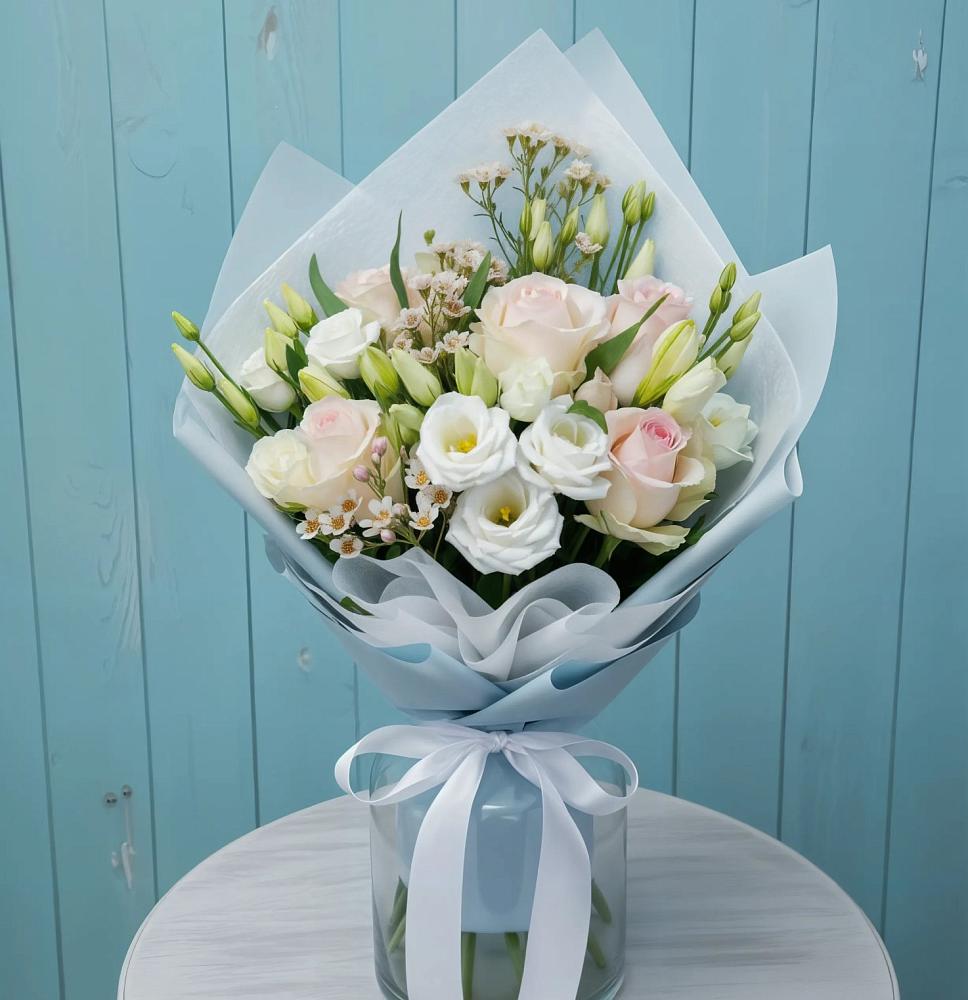 Букет цветов из: Розы и Лизиантусы в Радченко