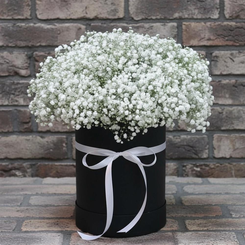 Цветочная композиция из Гипсофила в шляпной коробке в Радченко