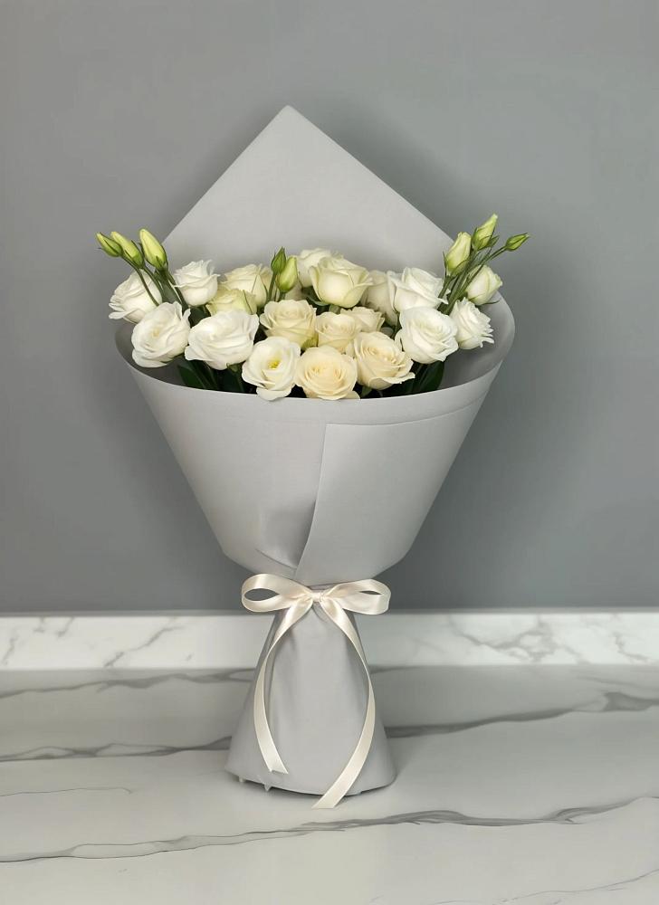 Букет цветов из: Розы и Лизиантусы в Радченко