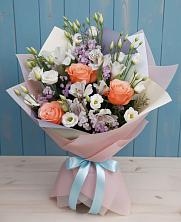 Букет цветов из:  Лизиантусы, Розы, Альстромерии и Гипсофила в Радченко