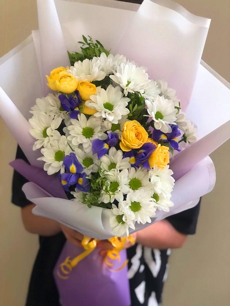 Букет цветов из: Ирисы, Хризантемы и Розы в Радченко