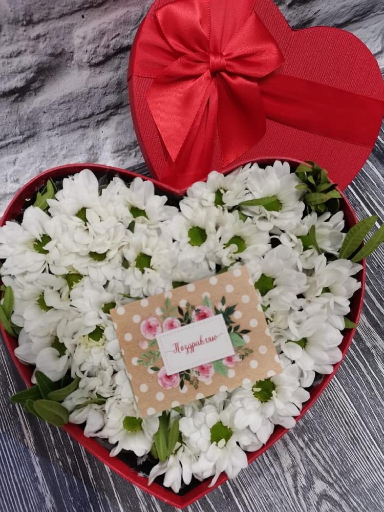 Цветочная композиция из Хризантемы в виде сердца в Радченко