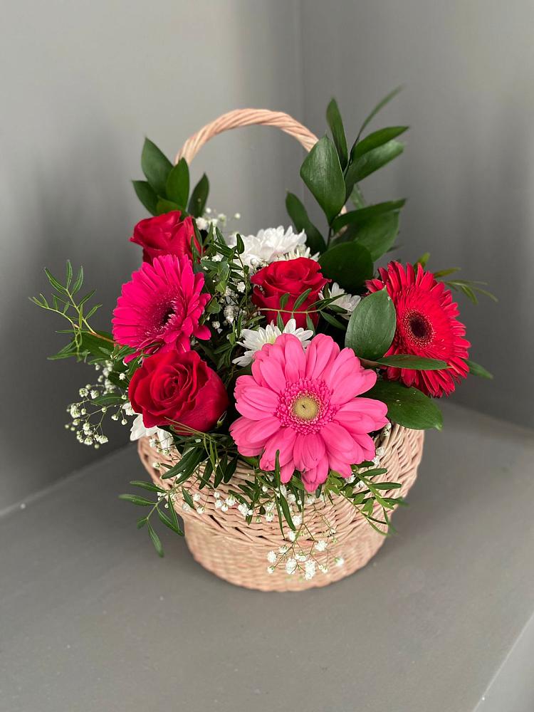 Цветочная композиция из Розы, Хризантемы и Герберы в корзине в Радченко