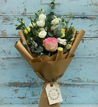 Букет цветов из:  Розы и Лизиантусы в Радченко