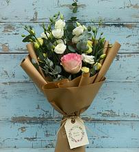 Букет цветов из:  Розы и Лизиантусы в Радченко