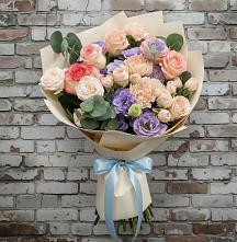 Букет цветов из:  Розы, Лизиантусы и Гвоздики в Радченко
