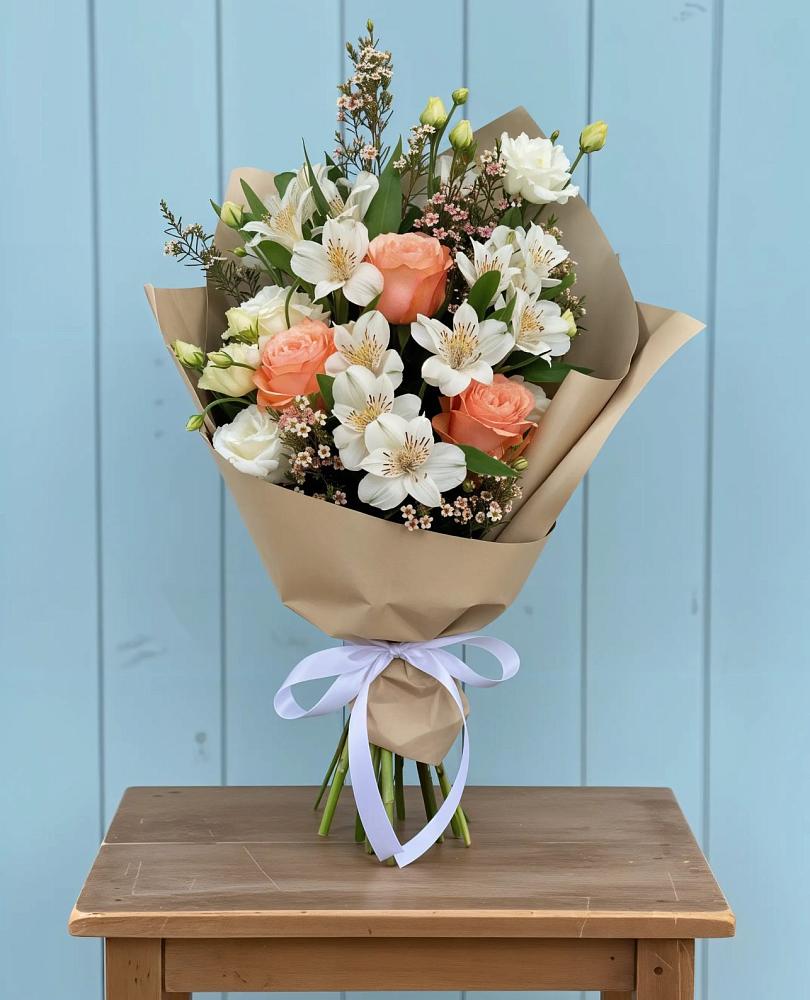 Букет цветов из: Альстромерии, Лизиантусы, Розы и Хризантемы в Радченко